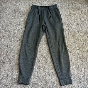 Nike Therma Training Pants Gray Sweatpants Mens Small Drawstring Comfort Pockets